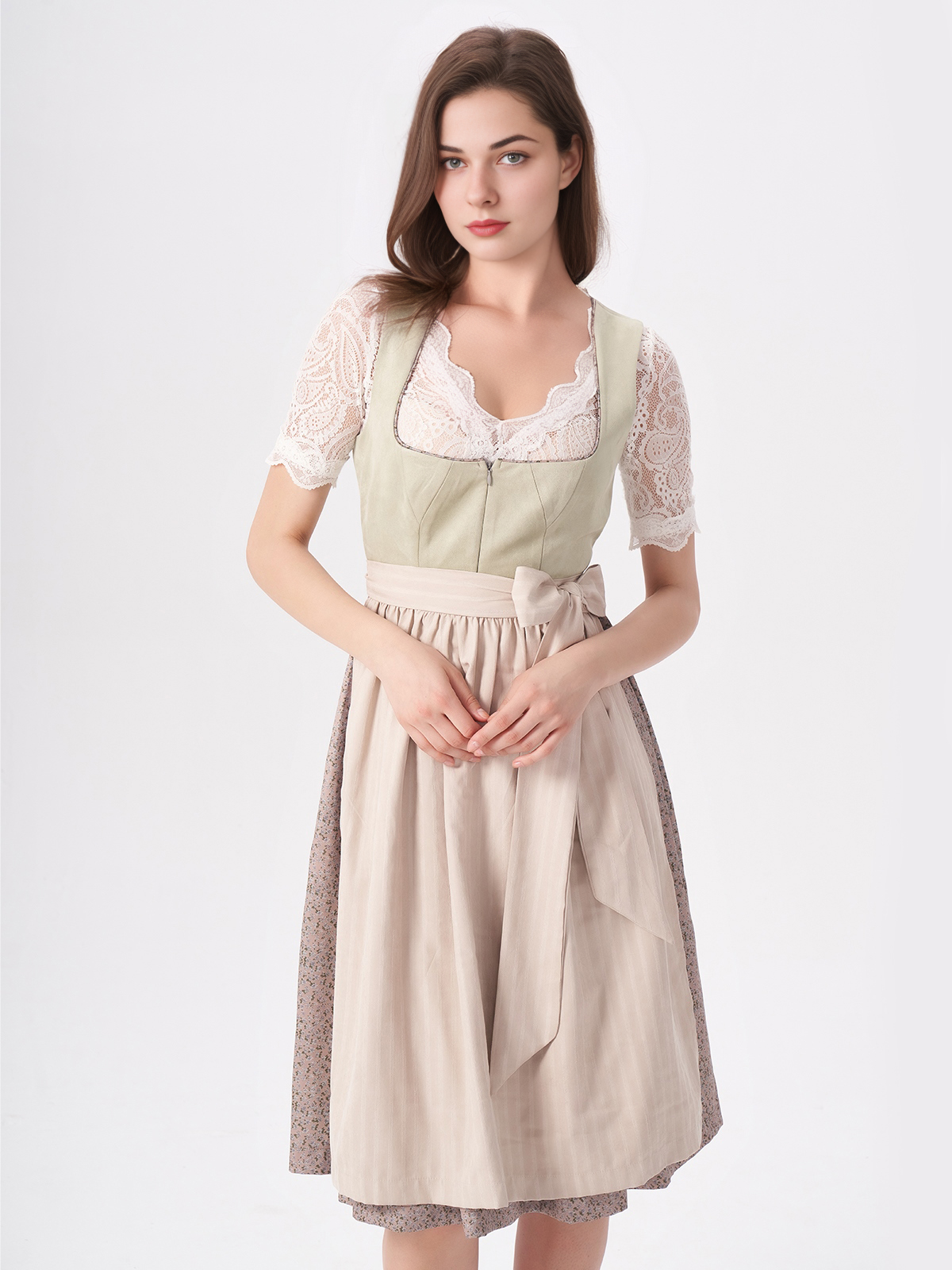 Dirndl Pink Rosa in einem sommerlichen Setting
