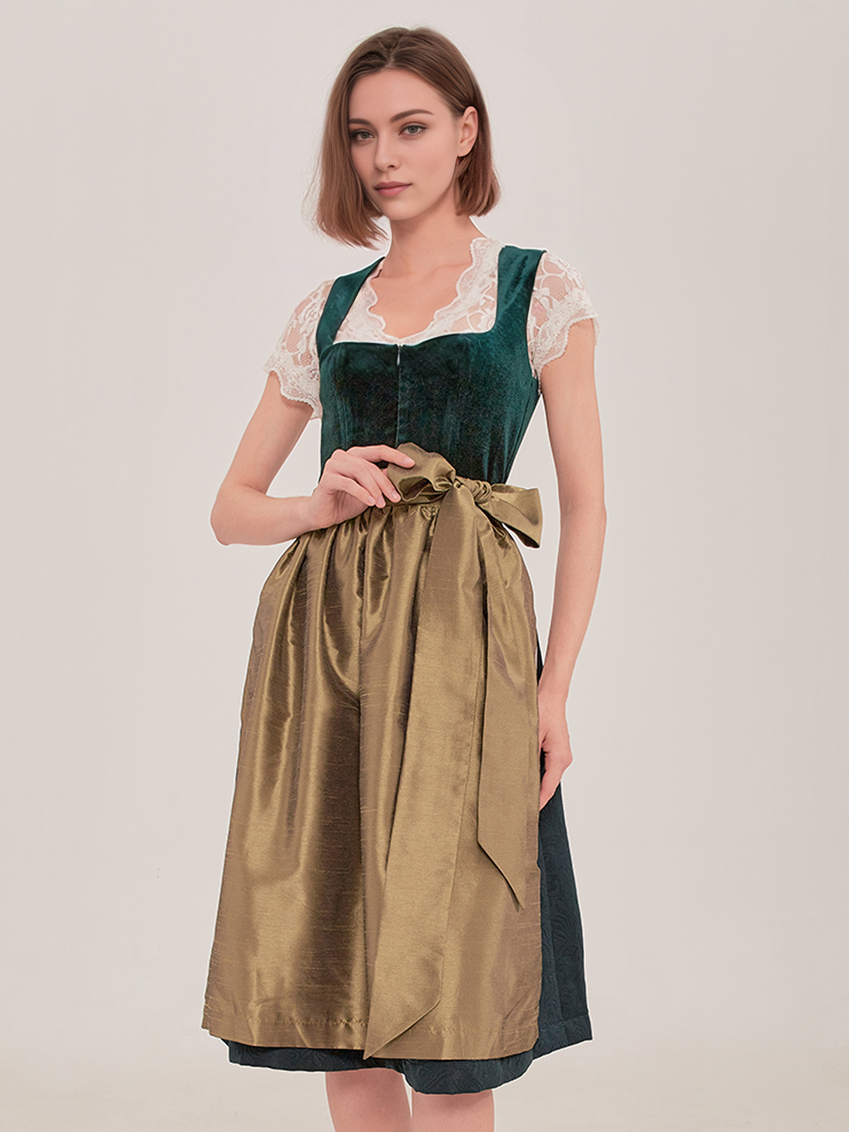 Samtdirndl in Grün – ähnlich wie das blaue Modell ein echter Hingucker
