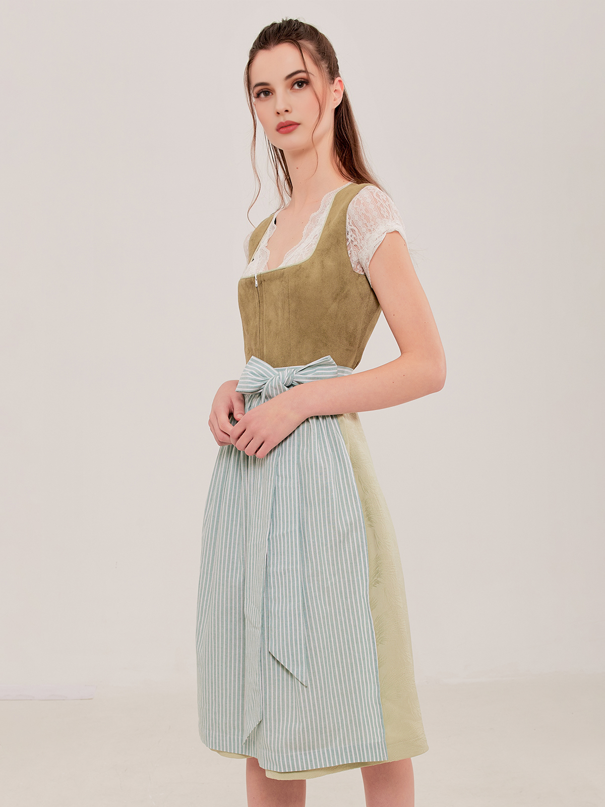 Dirndl beige samt in eleganter Ausführung