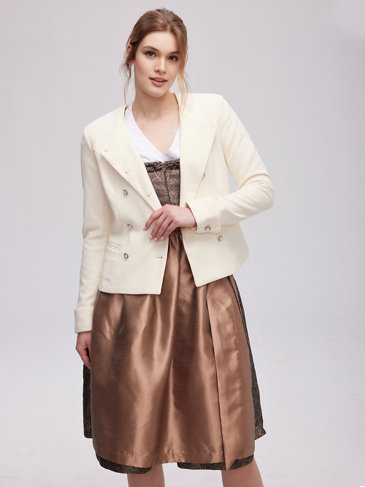 Elegantes graues Samt-Dirndl mit weißer Bluse