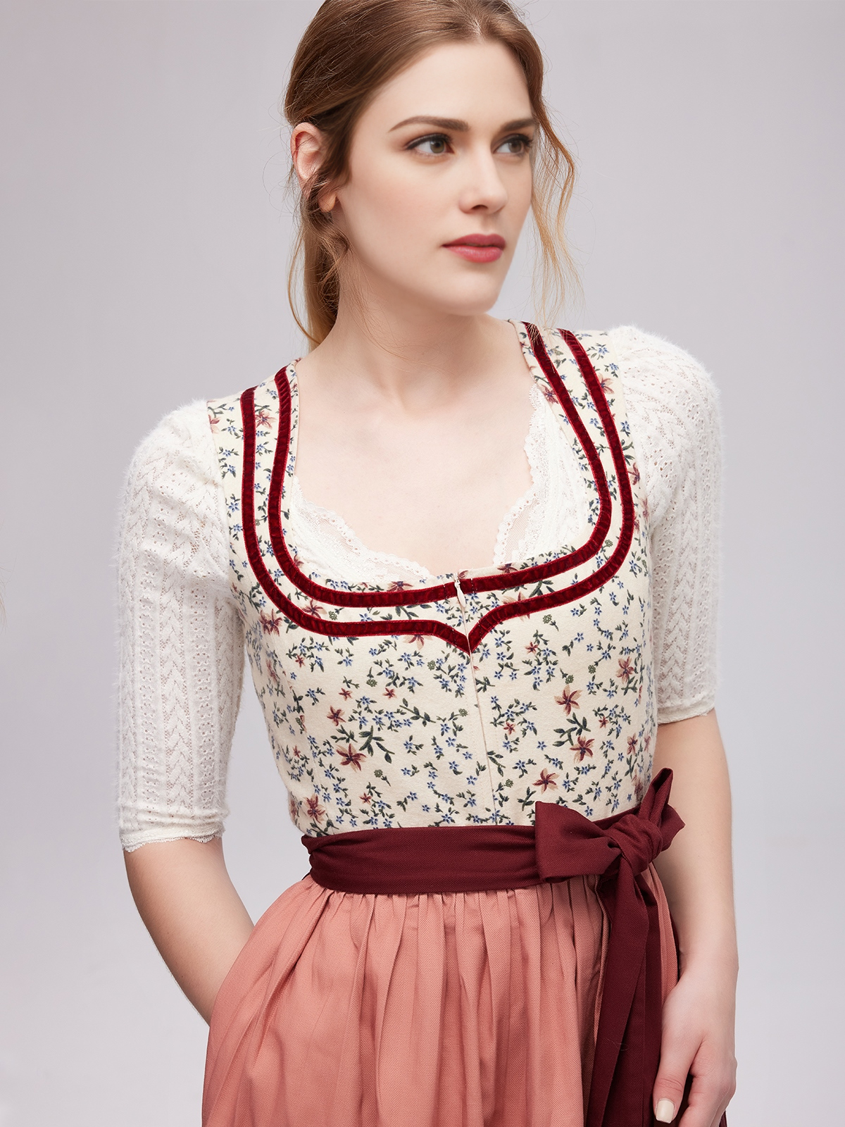 Ein elegantes rotes Dirndl als Inspirationsquelle