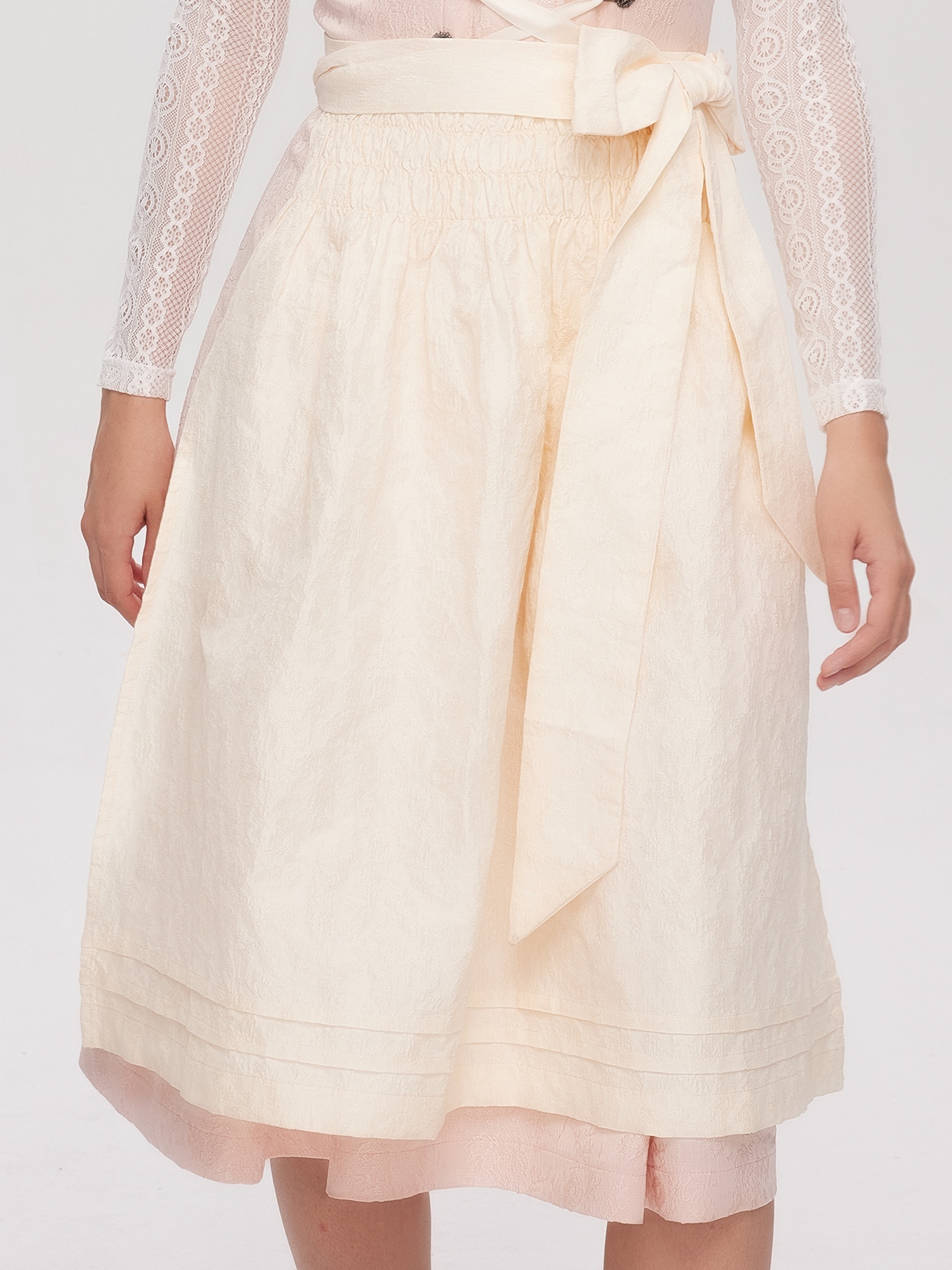 Dirndl Rosa Samt – Eleganz in Perfektion
