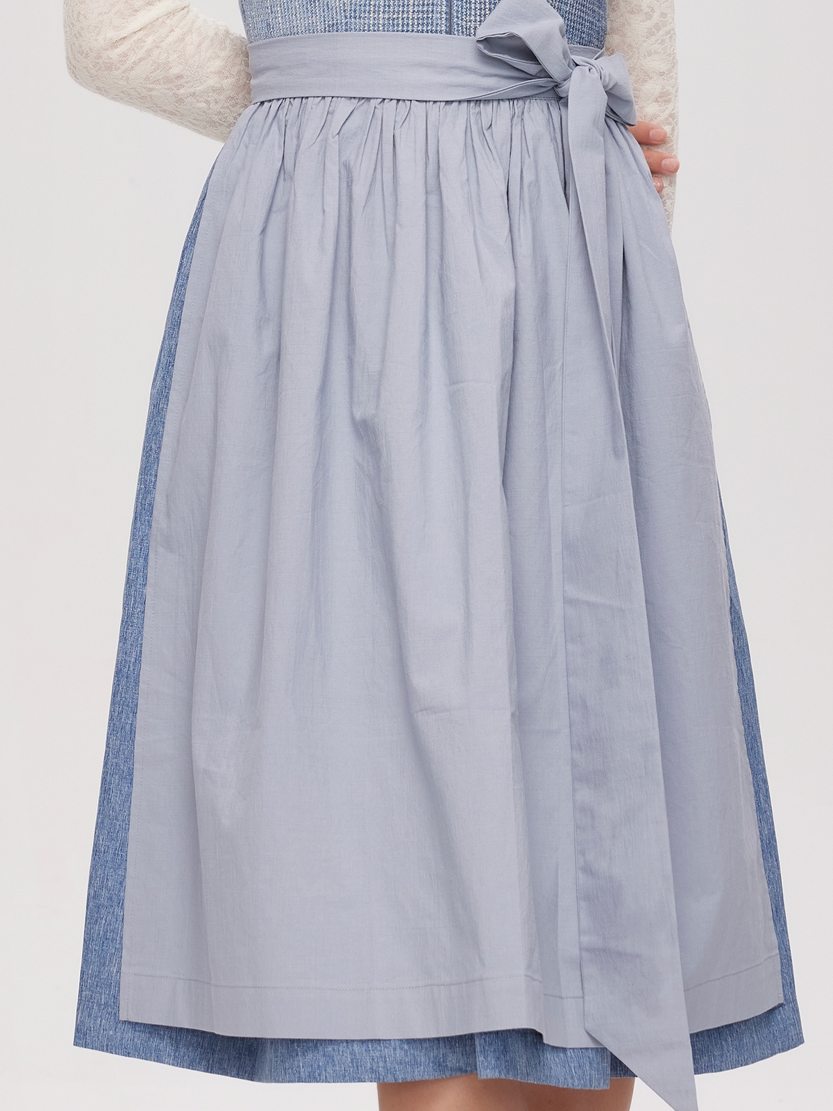Dirndl Bluse in Blau mit Rüschenverzierung