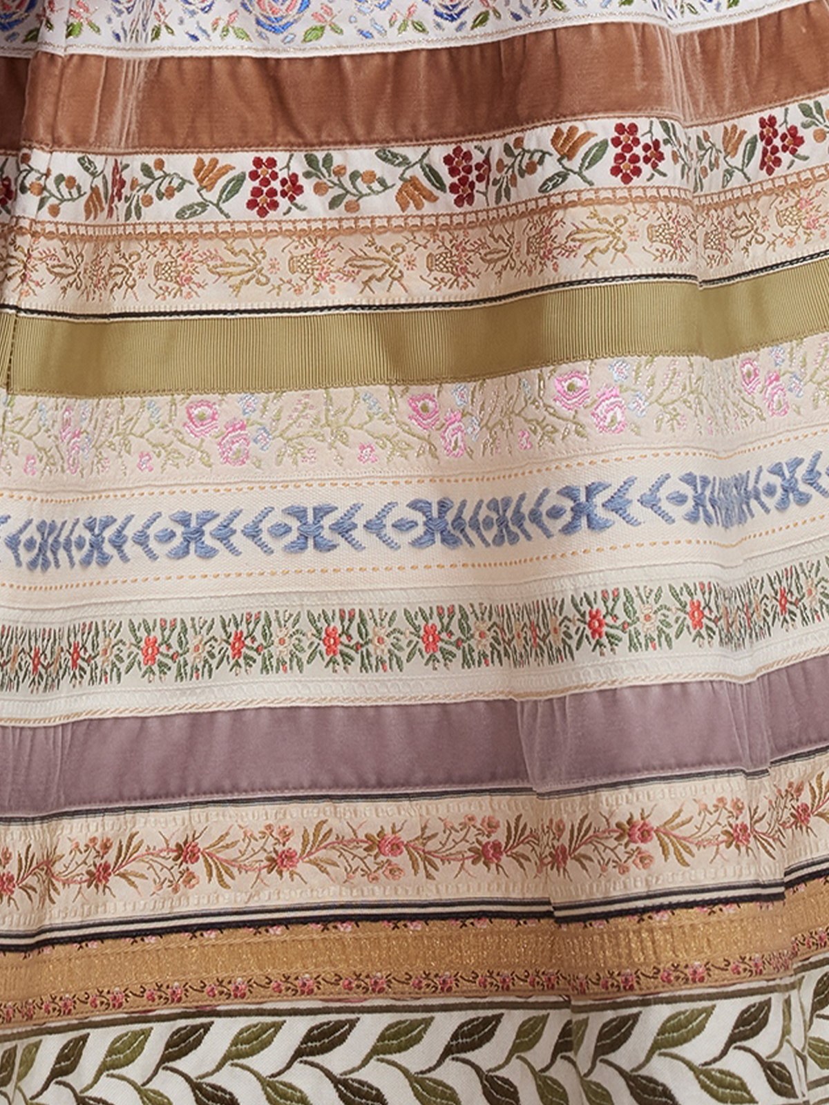 Dirndl mit Bluse in Beige