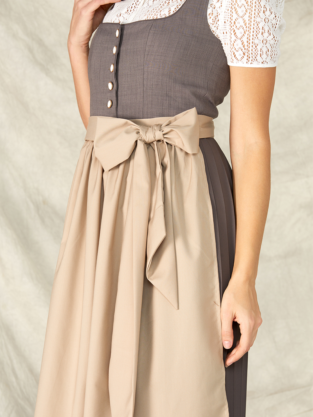 Dirndl mit perfekt sitzendem Ausschnitt