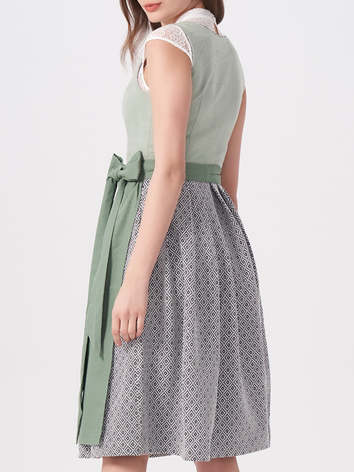 Modernes Mini-Dirndl in Grün