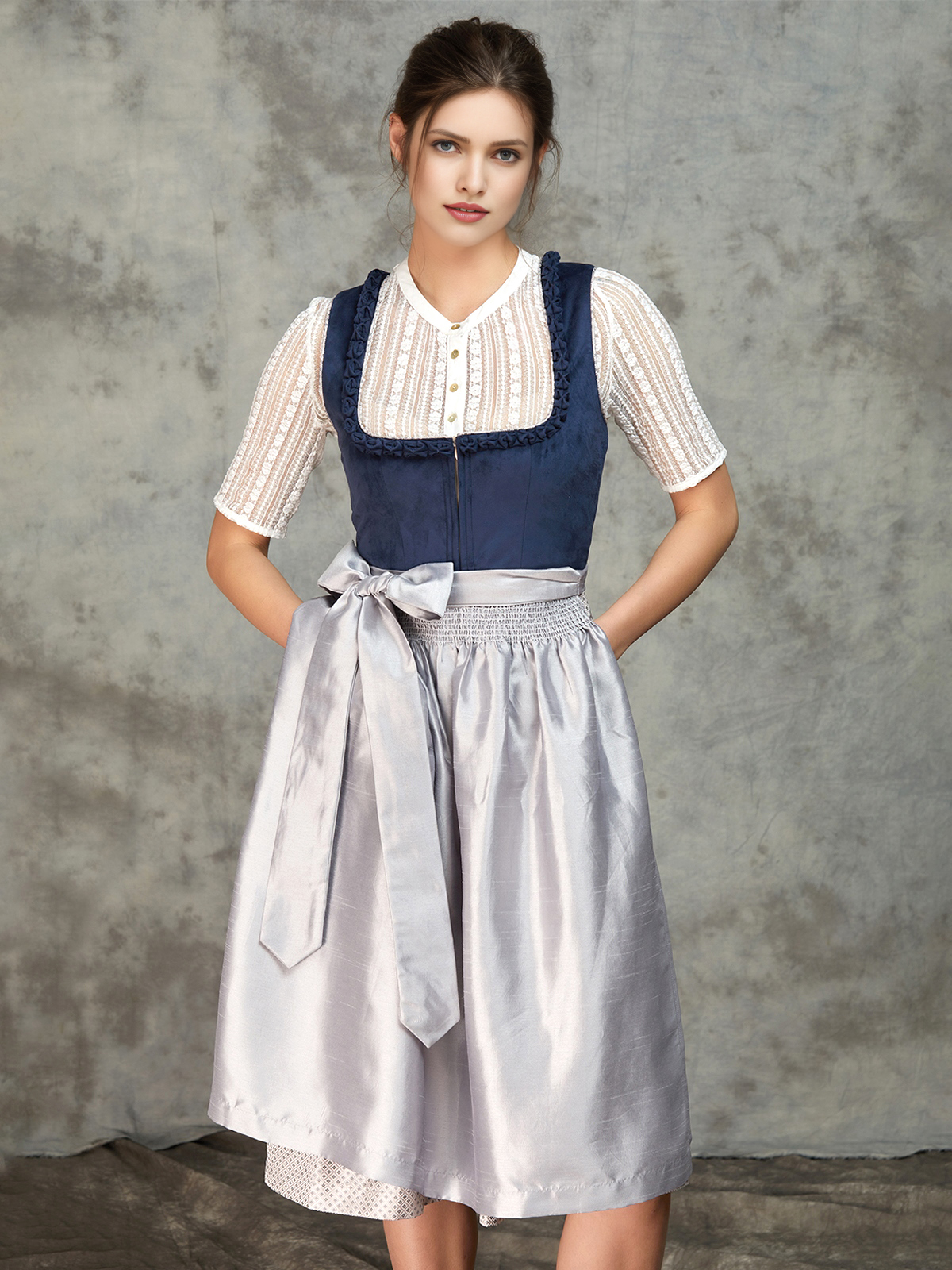 Elegantes blaues Dirndl