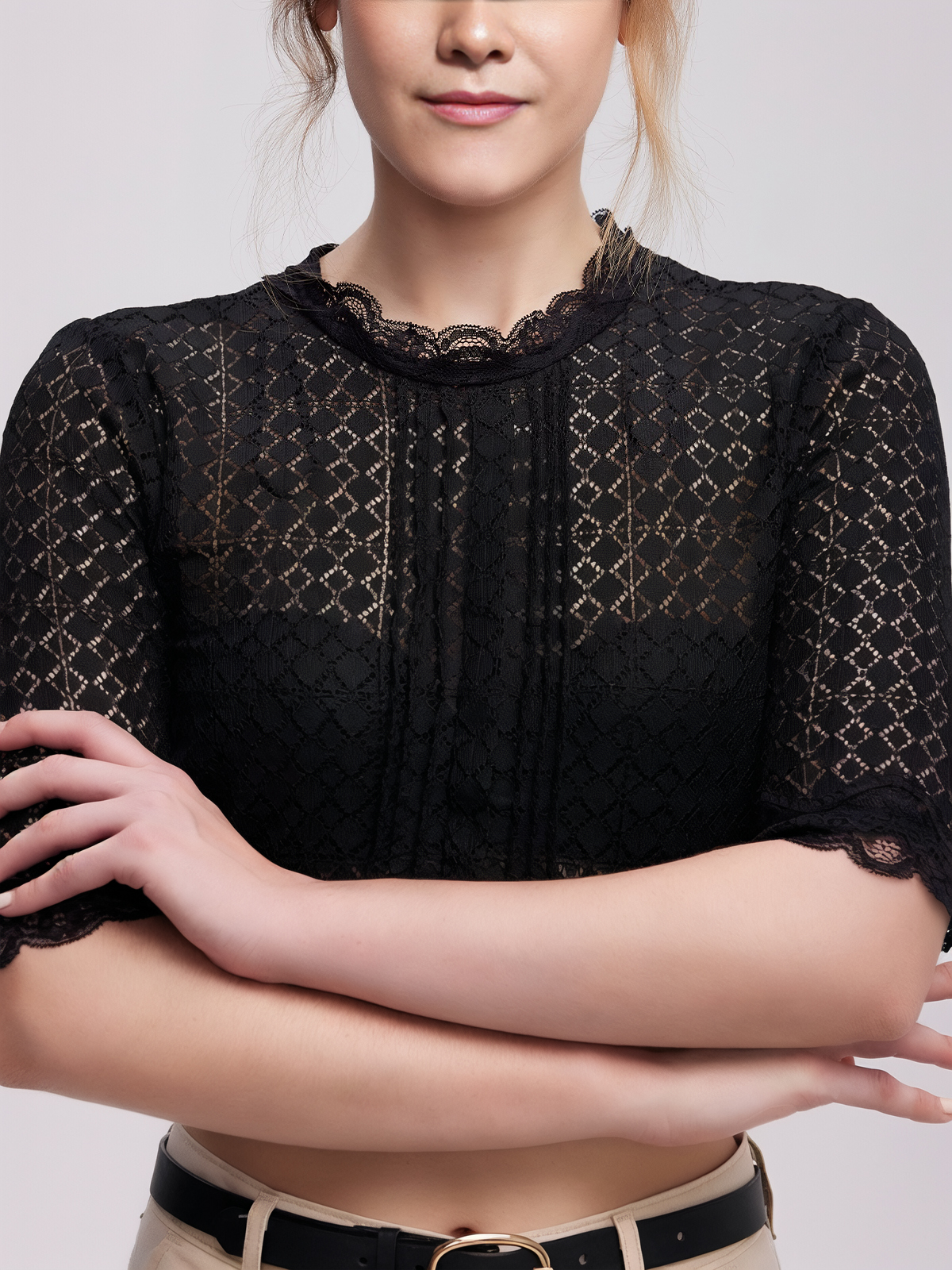 Dirndl in Schwarz mit gelben Akzenten