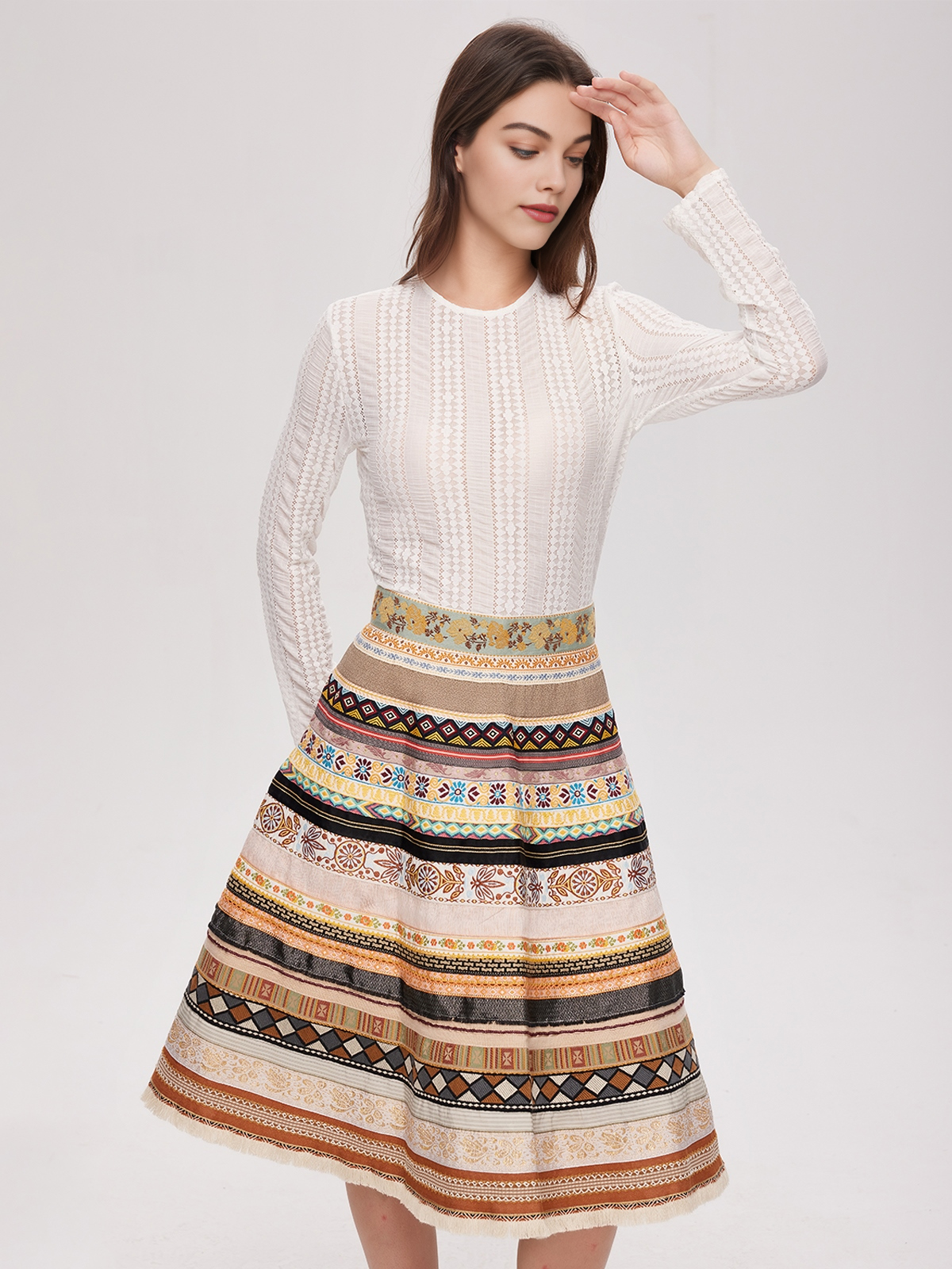 Graues Dirndl mit gelber Schürze