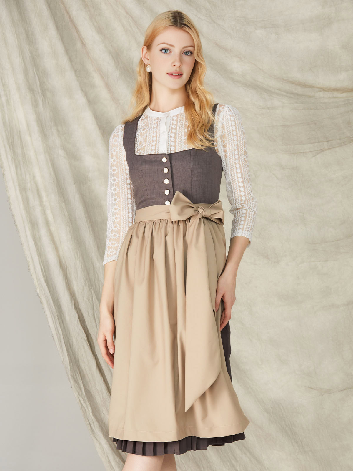 Dirndl aus Samt in Grau – perfekt für festliche Anlässe