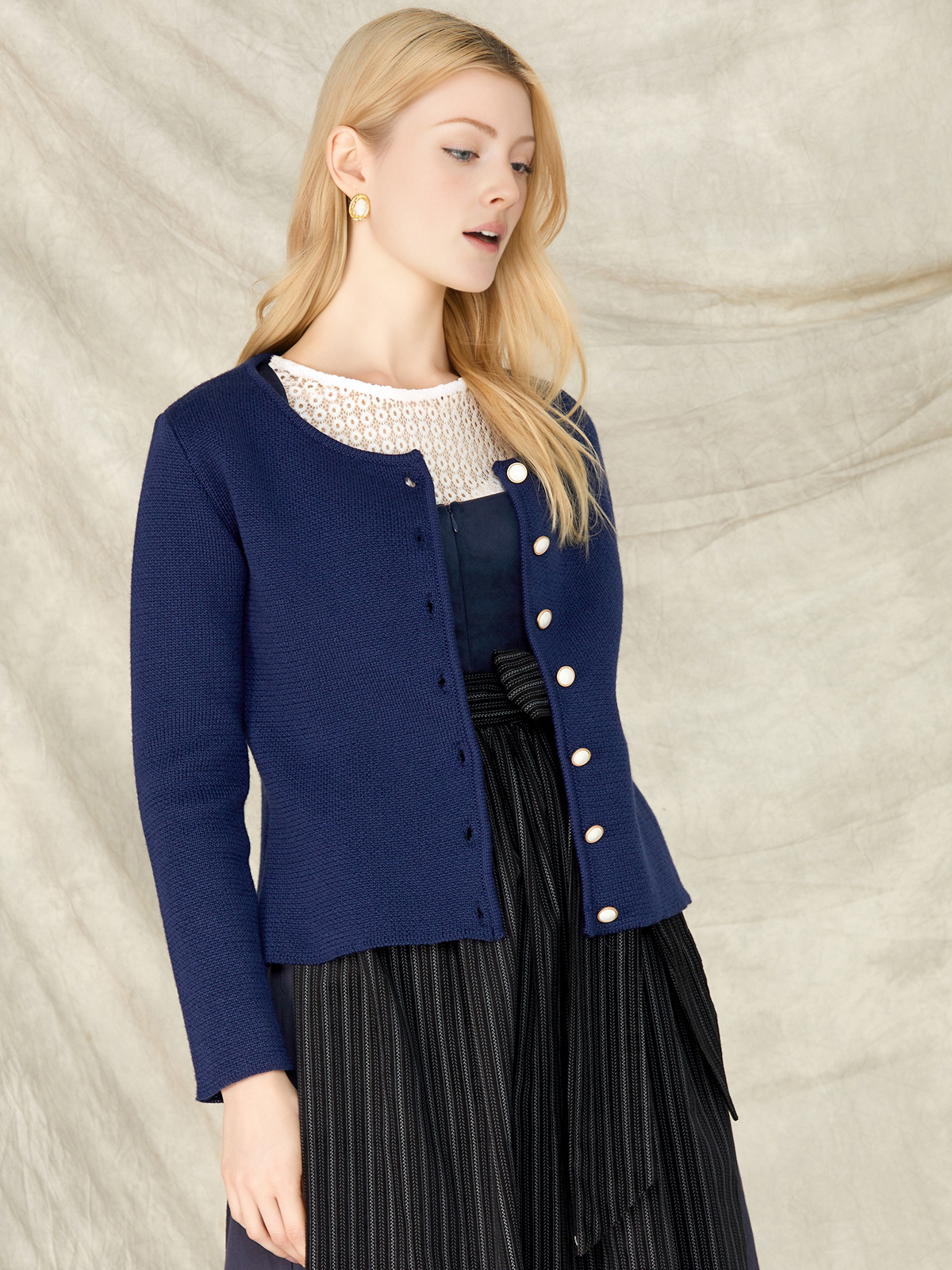 Dirndl in Marineblau