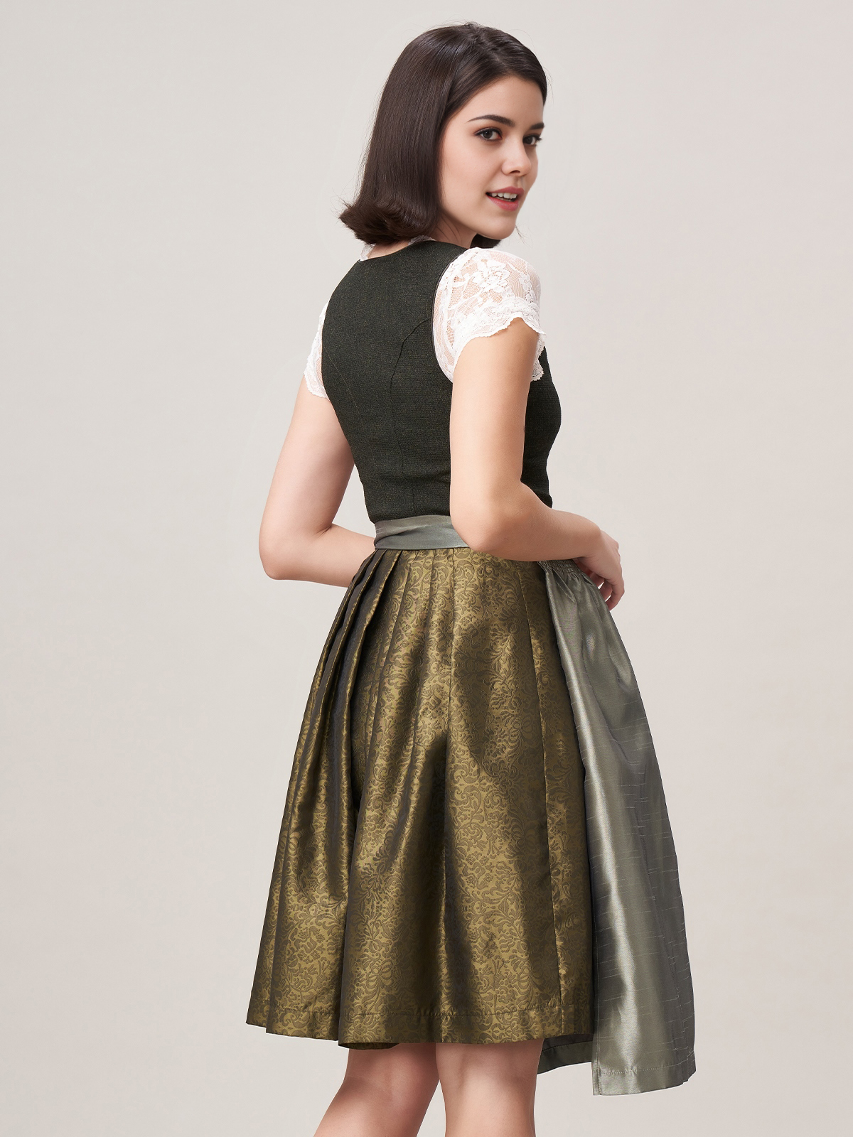 Modernes grünes Dirndl mit Hakenverschluss und traditionellen Details