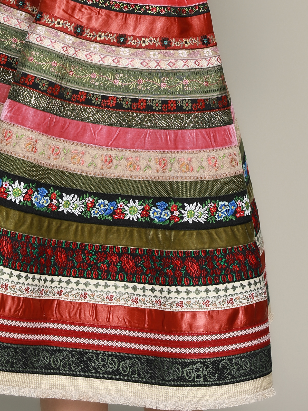 Elegantes einfarbiges Dirndl in Rot