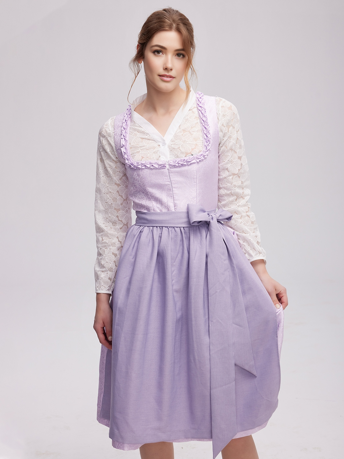 Moderne Dirndl-Kleider von Ehreer