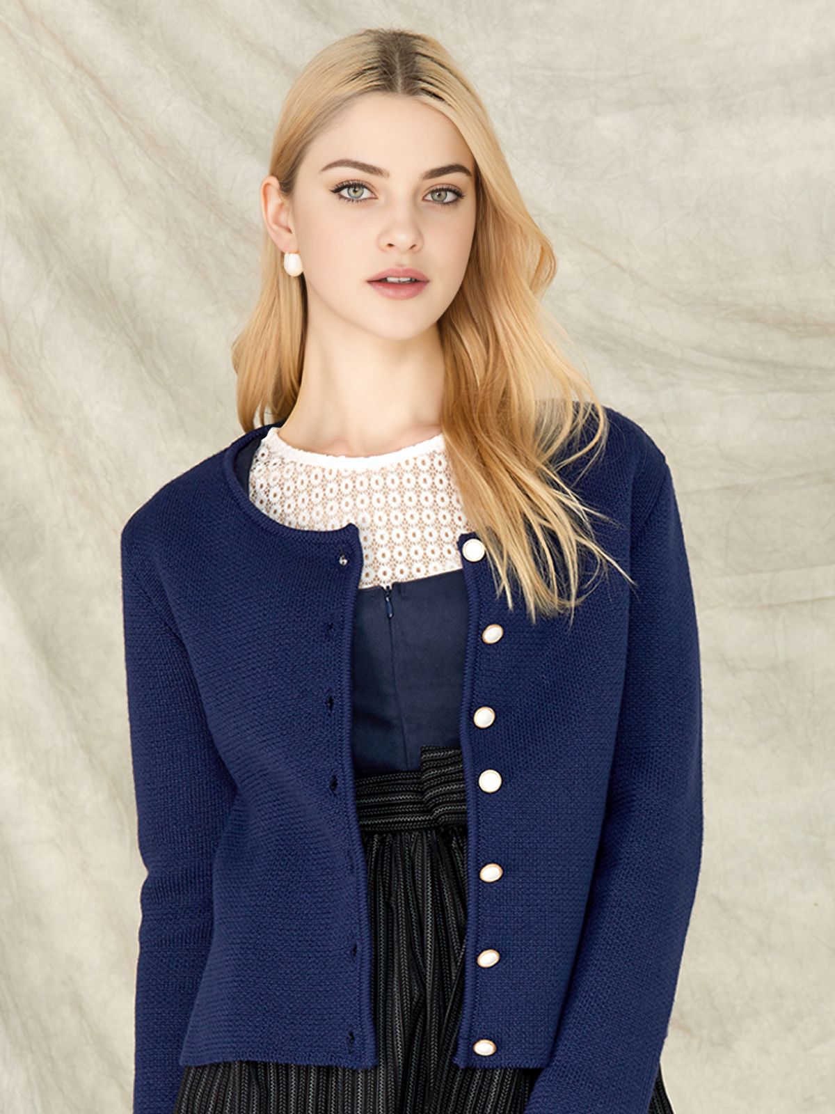 Ehreer Dirndl in Marineblau