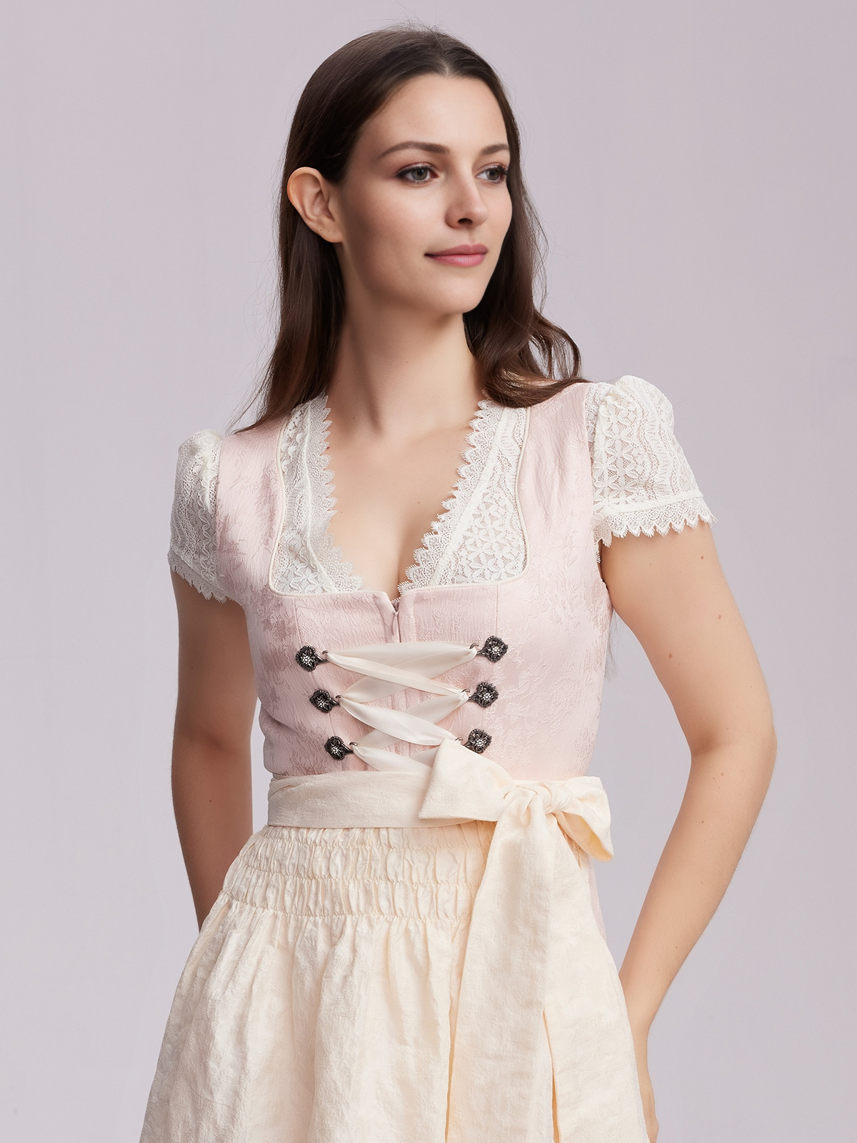 Kurzes Dirndl in Rosa