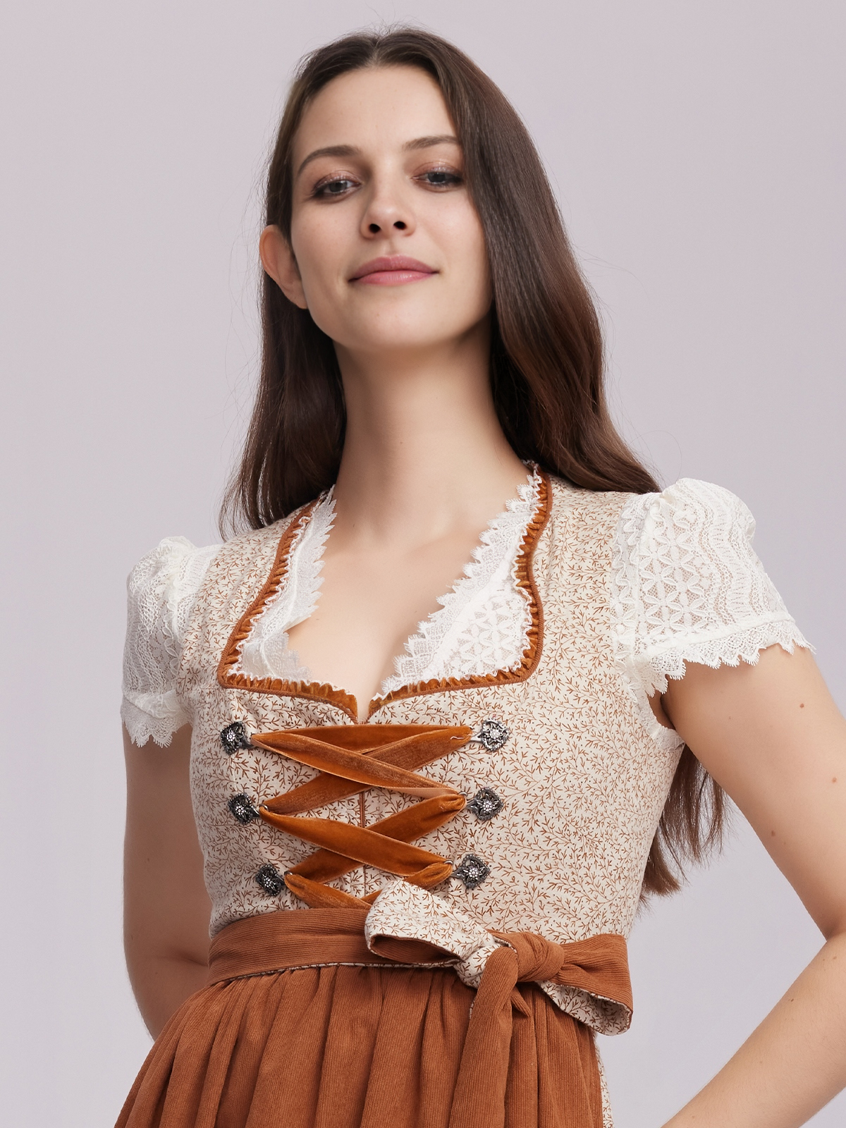 Modernes braunes Dirndl von Ehreer