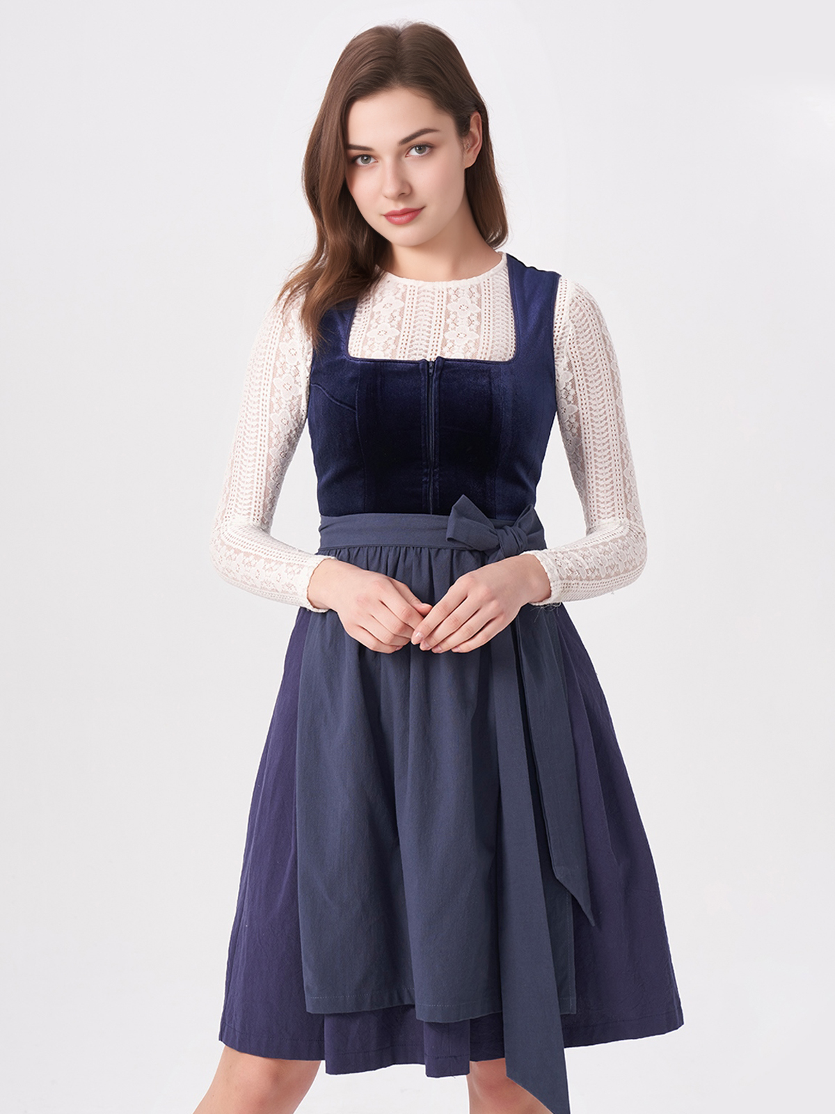 Traditionelle blaue Dirndl Bluse Kurzarm