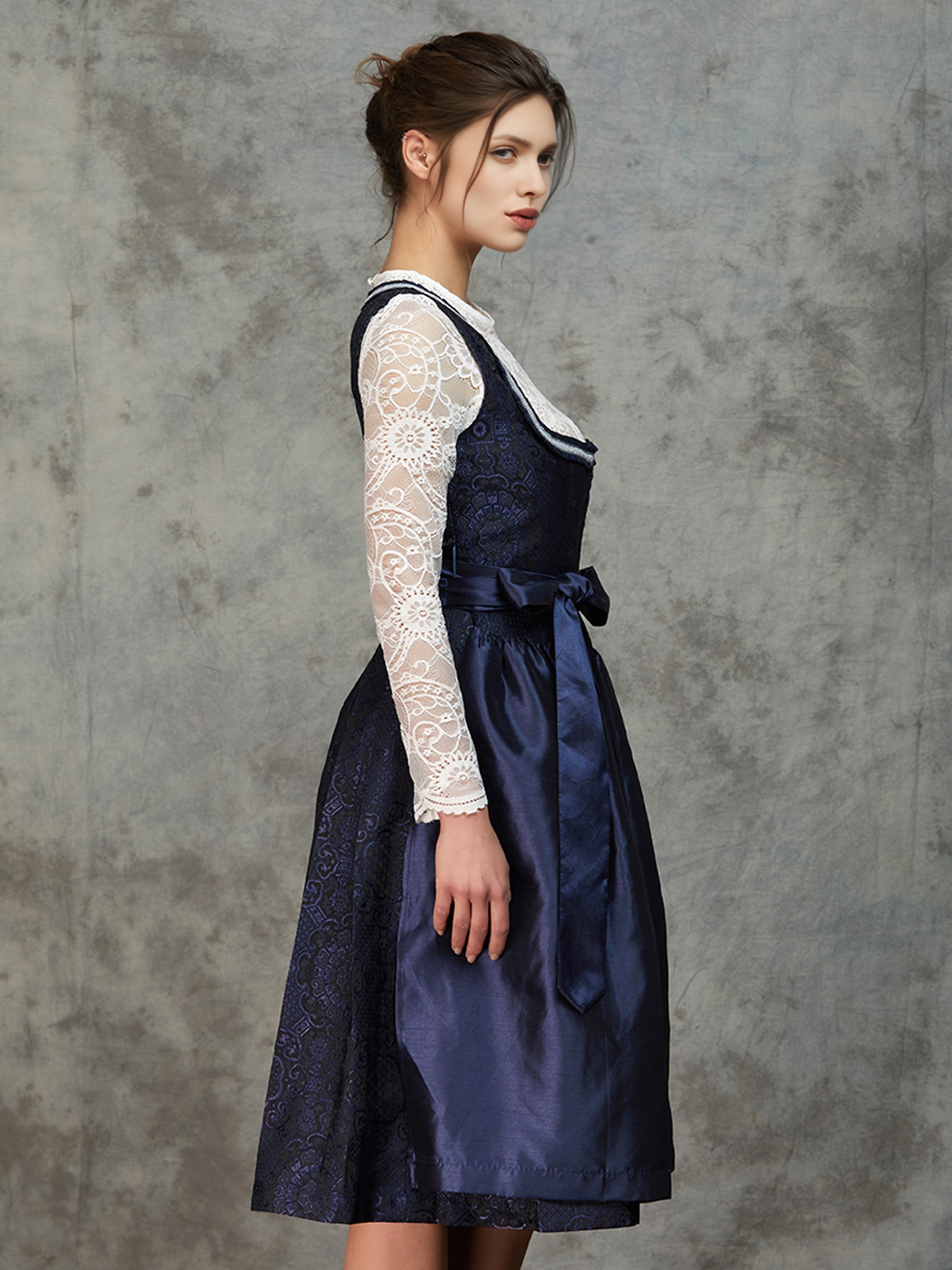 Dirndl-Bluse in Blau