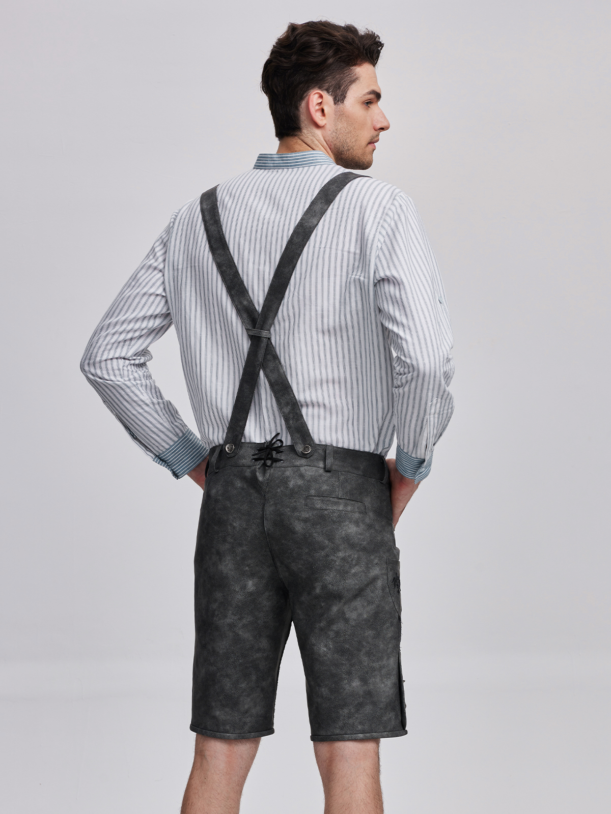 Dirndl in Grau – modern und stilvoll