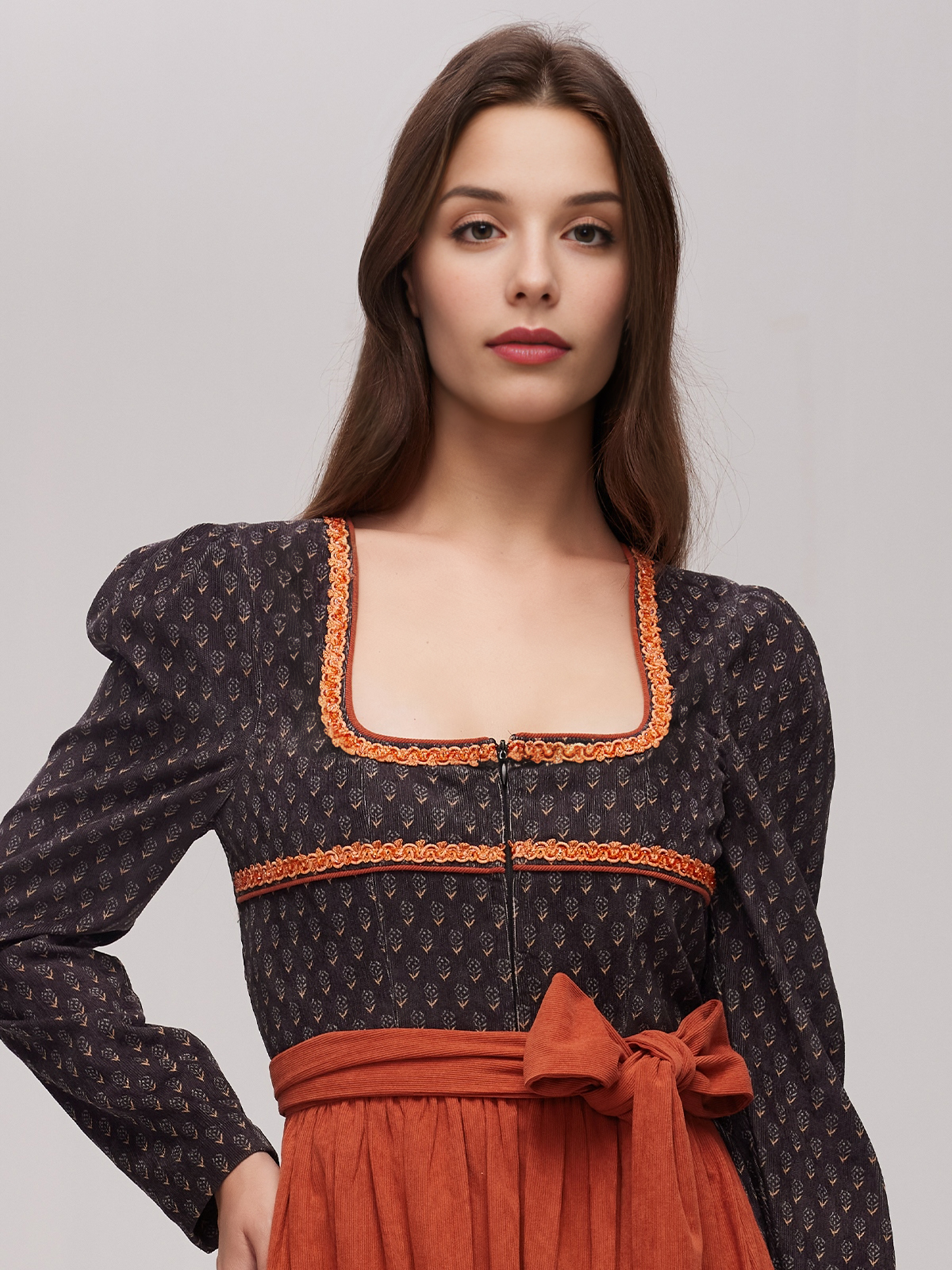 Elegante Langarm Dirndlbluse in Schwarz