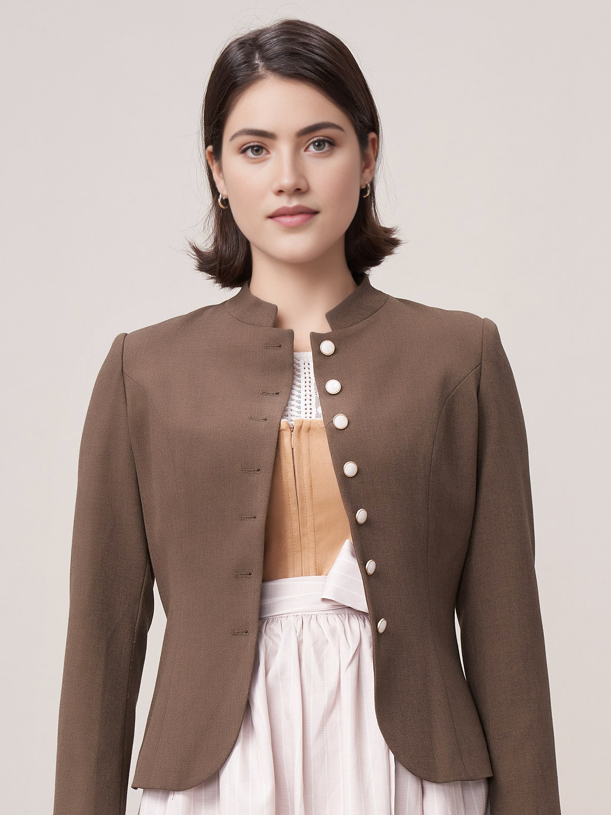 Dirndl mit brauner Jacke