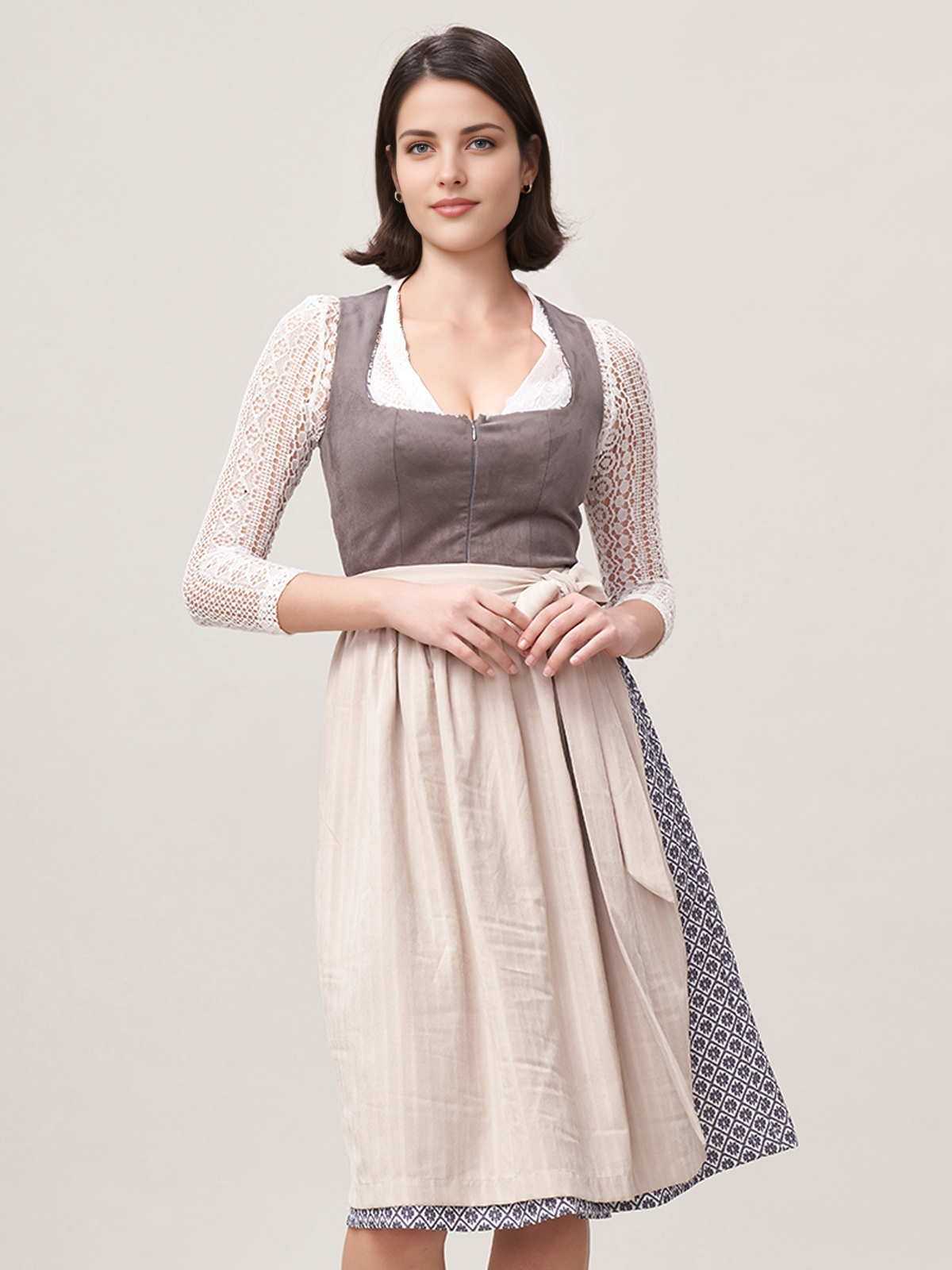 Schwarzes Dirndl kurz – elegant & modern
